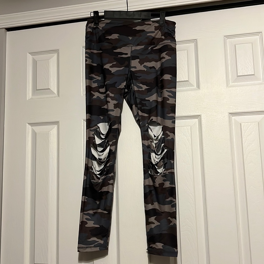 Camo printed wide waist leggings with slits